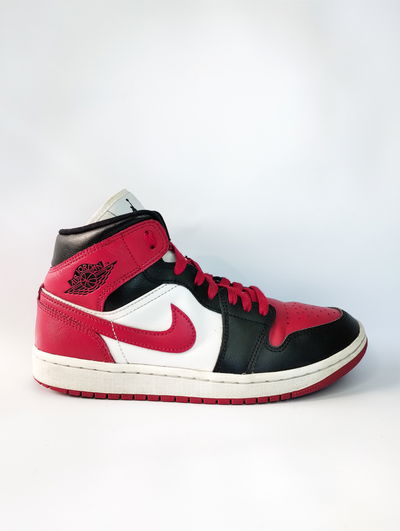 NIKE AIR JORDAN 1 MID ALTERNATE BRED TOE