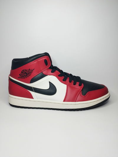 NIKE AIR JORDAN 1 MID CHICAGO BLACK TOE