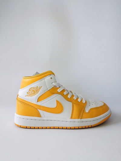 NIKE AIR JORDAN 1 MID WHITE UNIVERSITY GOLD