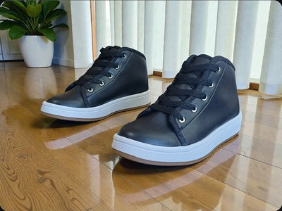 BOTITAS NEGRAS CUERO P.U.