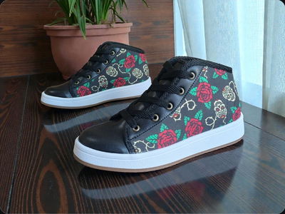 BOTITAS CALAVERAS CON CUERO P.U. NEGRO