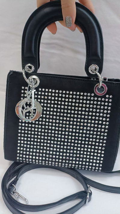 Cartera Con estras negro y plata