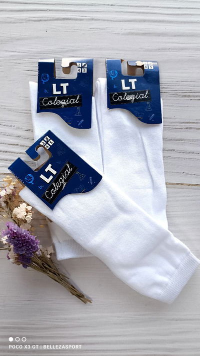 Medias escolares blancas