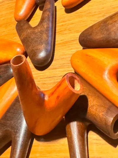 Kuripe realizado en madera