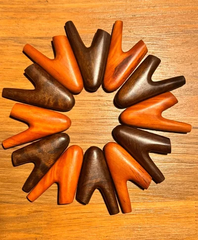 Kuripe realizado en madera