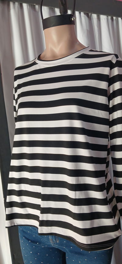 Camiseta líneas suelta