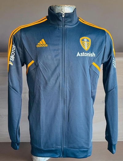 LEEDS UNITED CAMPERA SALIDA 
