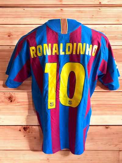 Barcelona titular Ronaldinho 