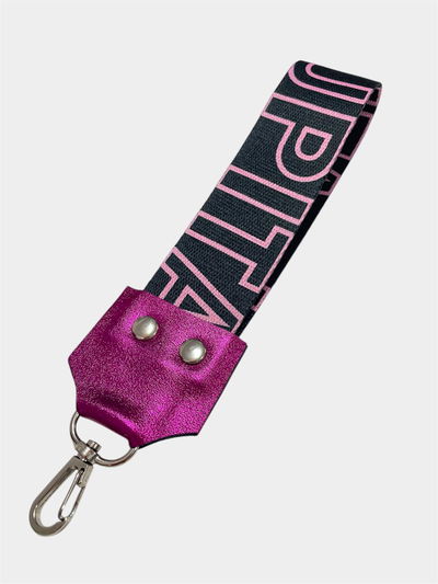 Llavero fucsia metalizado