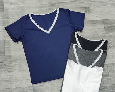 Remera escote V