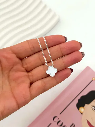 Collar Van Cleef plateado + blanco