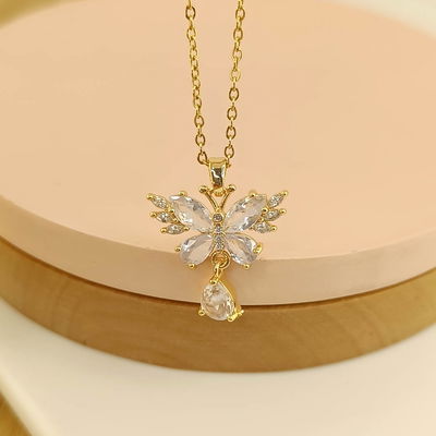 Collar Acero dorado Mariposa 2