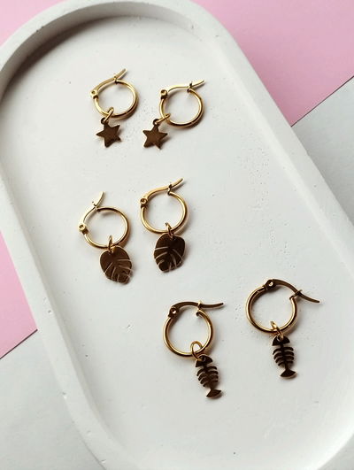 Argollitas con dijes AD