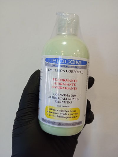 BIOCOM Crema Reafirmante corporal c/q10 y Hialurónico 250 cc