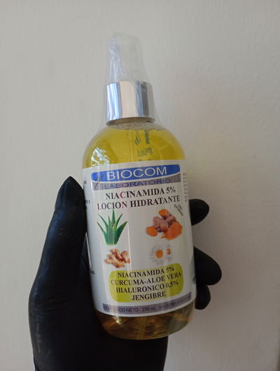 BIOCOM Niacinamida 5%+hialuronico 0,5%+ Curcuma loción 250 cc