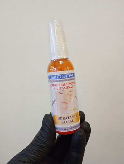 BIOCOM Suero hidratante facial Hialurónico y vit. C 45 gr.