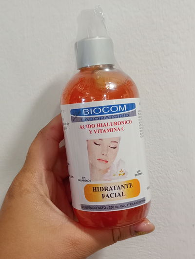 BIOCOM serum Hialurónico y vit. C 250 cc