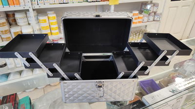 MALETIN ORGANIZADOR PLATEADO CON DIVISION