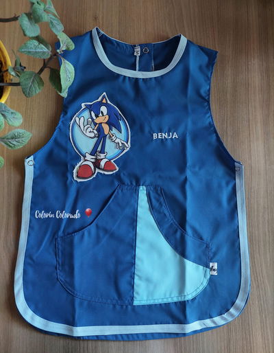 Pechera Sonic con nombre bordado