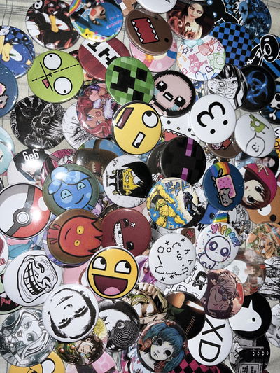 • PINES PERSONALIZADOS •