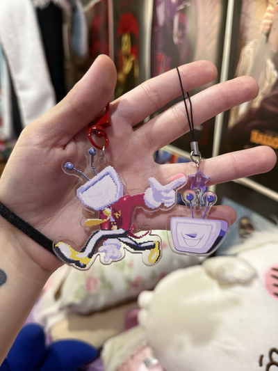 Llavero y phonecharm Tenna