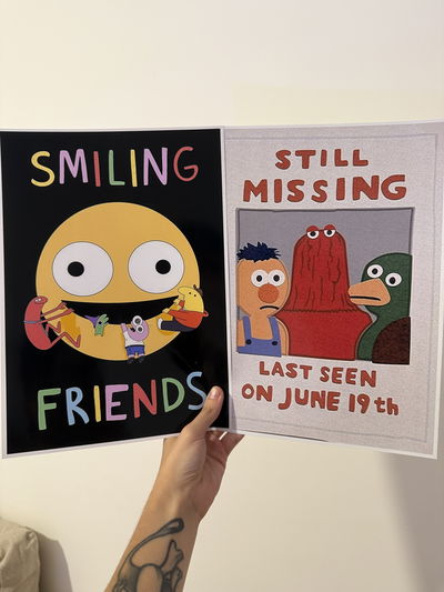 Poster Smiling Friends y Dont hug me im scared