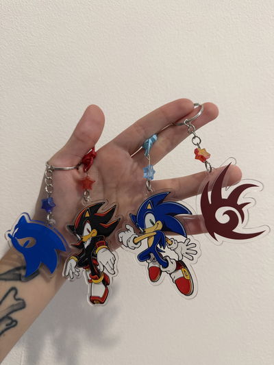 Llaveros Sonic y Shadow