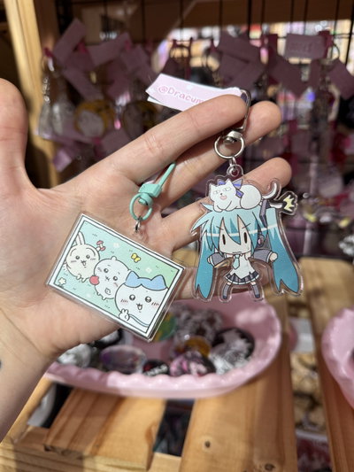 Llavero miku y chiikawa