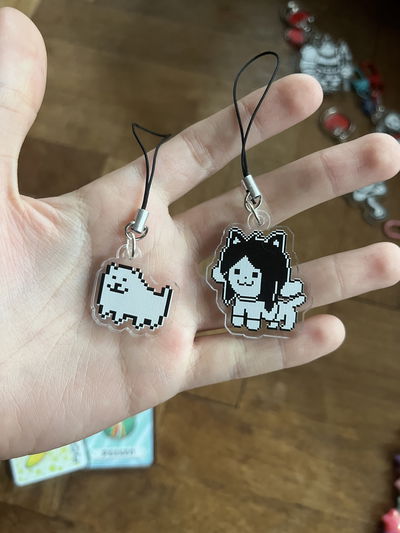 Phonecharm Toby fox y Temmie chang