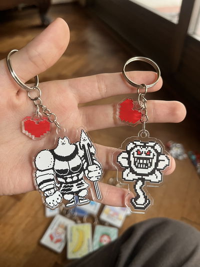 Llaveros undertale (Greater dog y flowey bifaz)