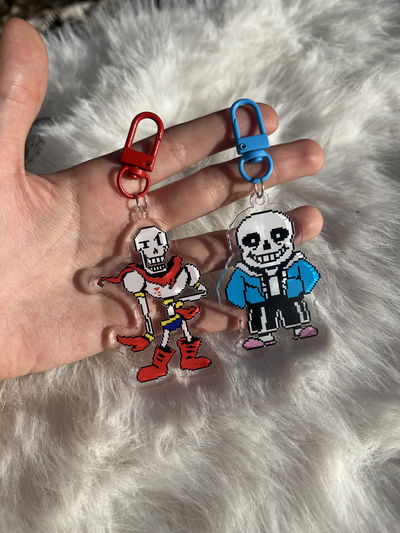 Llaveros Sans & Papyrus 