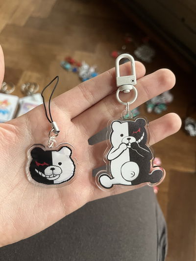 Llavero y phonecharm monokuma (danganronpa)