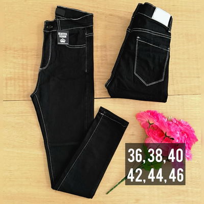 Jeans negro con hilo blanco / Talle 36 al 44