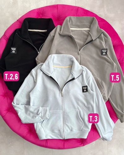Campera de polar / Talle 3 / CELESTE
