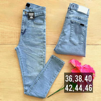 Jeans celeste con bigotes / Talle 36 al 46