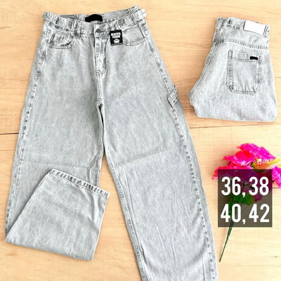 Baggy gris claro con reguladores /  Talle 36 al 42
