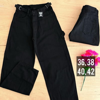 Baggy negro con reguladores /  Talle 36 al 42