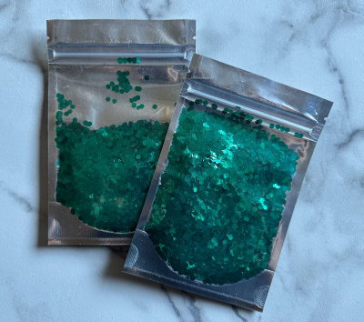 glitter verde en escamas