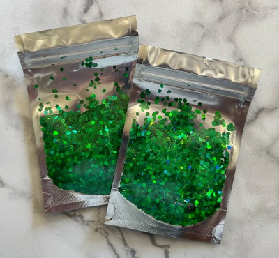 verde holografico en escamas