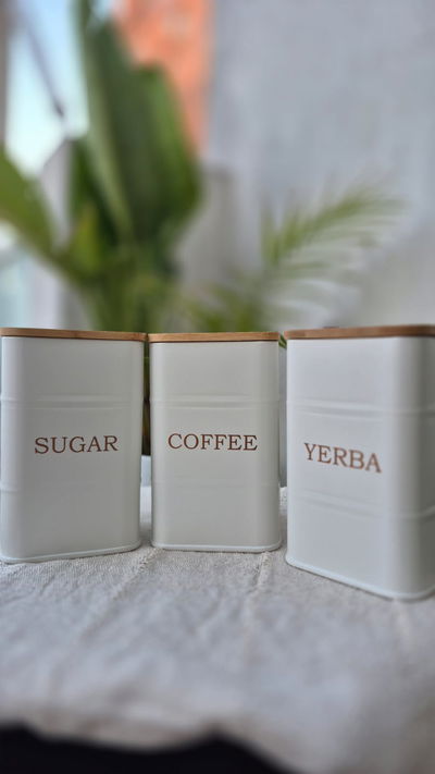 Lata industrial con madera