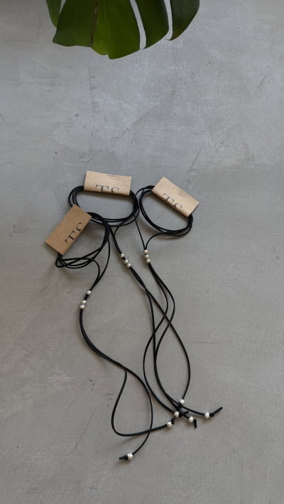 2 - COLLAR GAMUZA