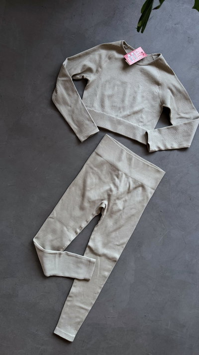 1 - CONJUNTO SPORT BEIGE