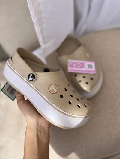 CROCS HARENNA CAMEL