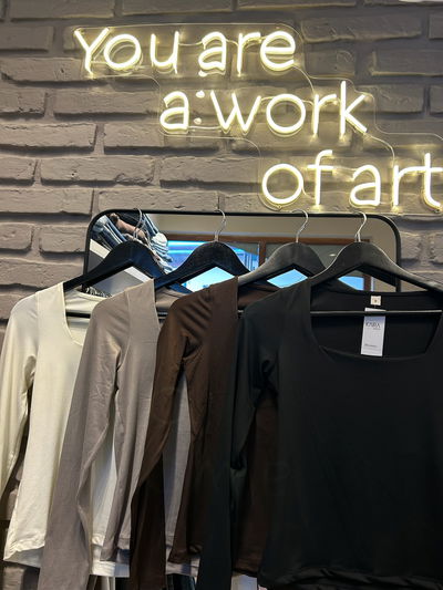 Manga larga escote cuadrado