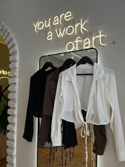 Camisa satinada atada