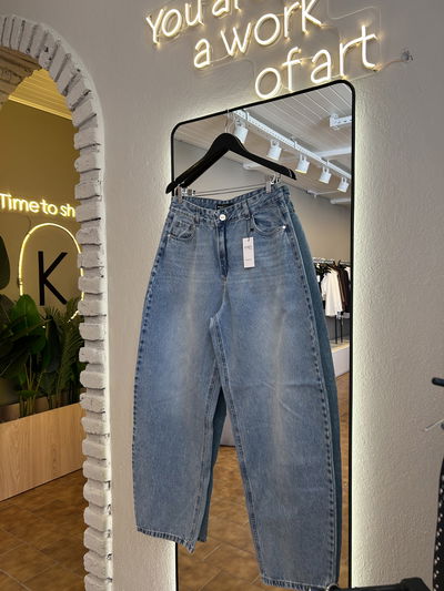 Baggy balloon celeste