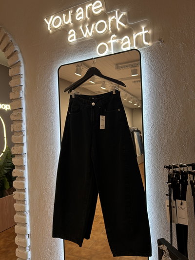 Baggy black