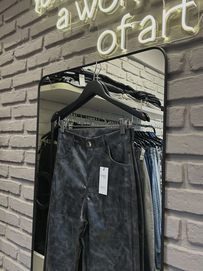 Pantalón neiro
