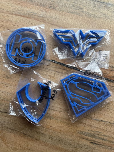 Liga de la Justicia Set Logos x4 (Superman, Linterna Verde, Mujer Halcón, Mujer Maravilla)