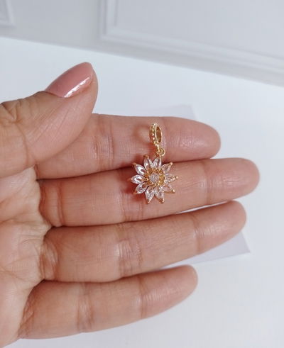 Dije Charm Flor